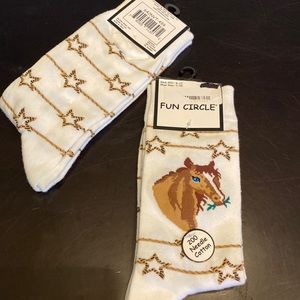 NWT (2) Pair Ladies Fun Horse Novelty Crew Socks